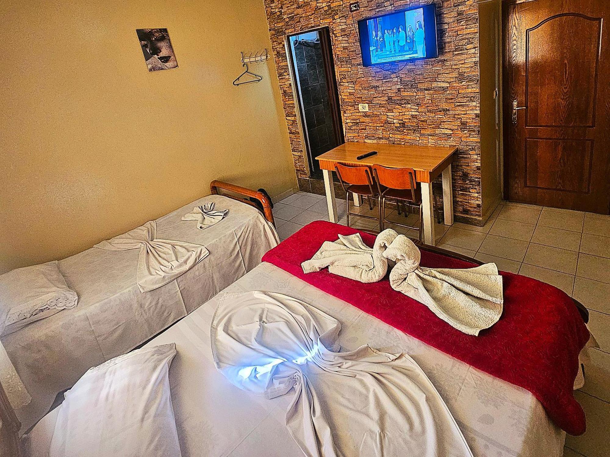 Dafina Hotel Тирана Экстерьер фото